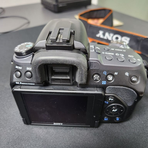 SONY (DSLR-A550)