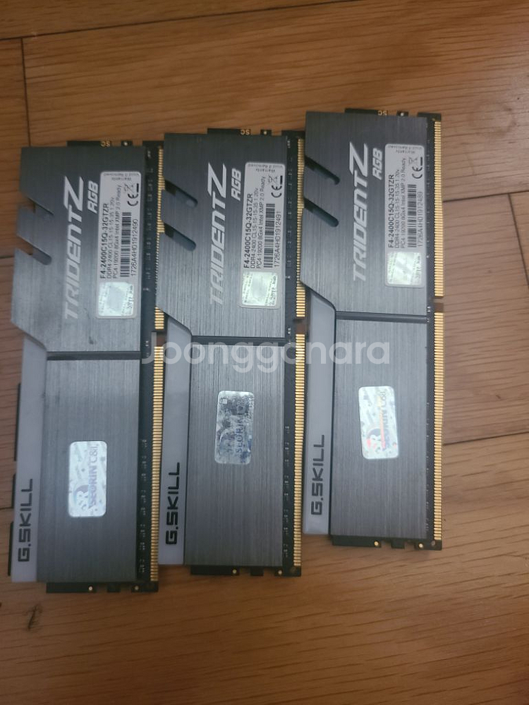 DDR4 8GB램 4개 판매합니다--0
