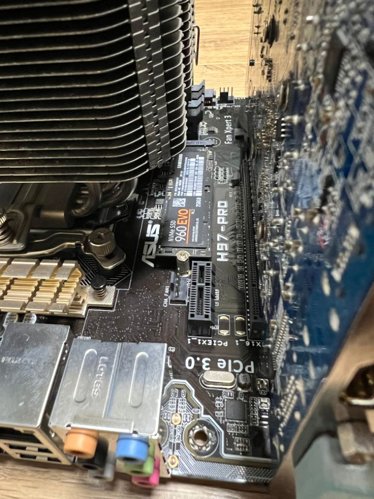 컴퓨터 반본체 팝니다 1230V3 등등--1