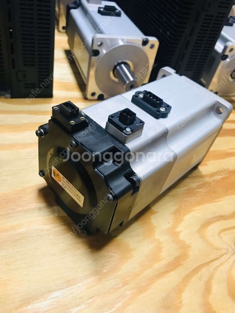 OMRON. 서보 드라이버. 서보 모터.--2