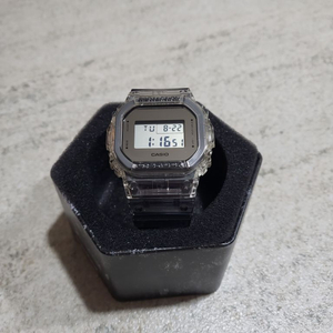 새상품 지샥 DW5600SK-1 시계