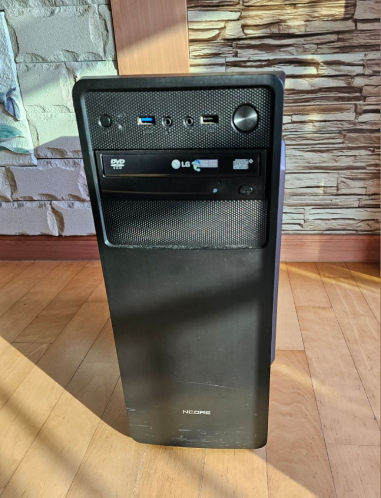 컴퓨터 본체 모니터 스피커팝니다--1