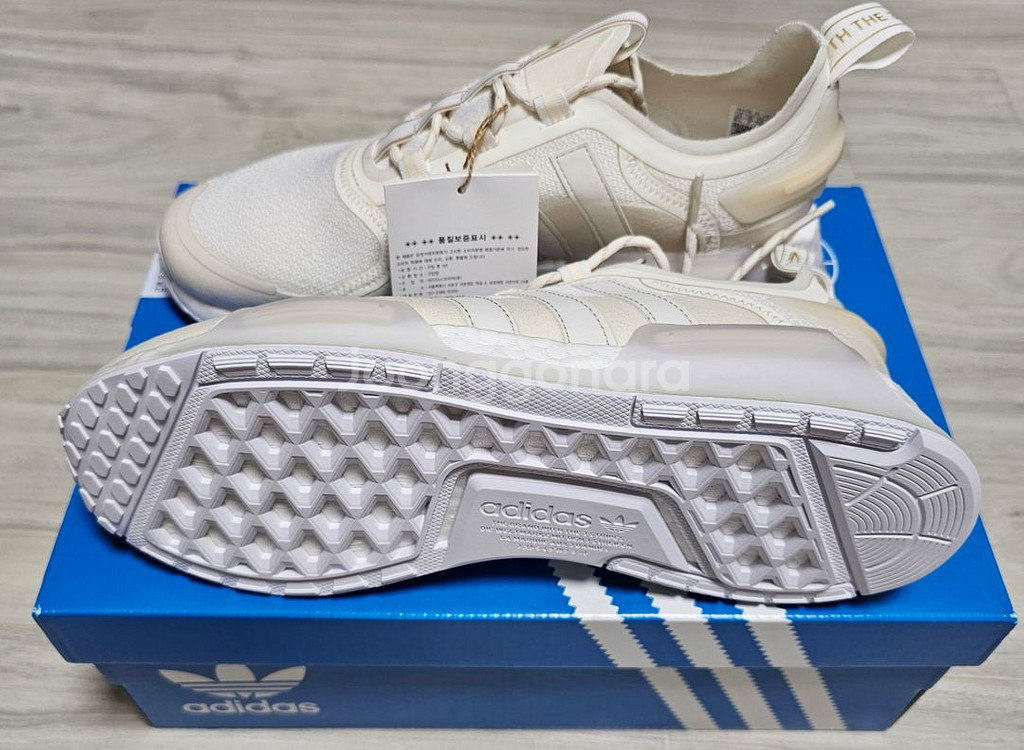 아디다스신발 NMD V3(GY6818-255)--2