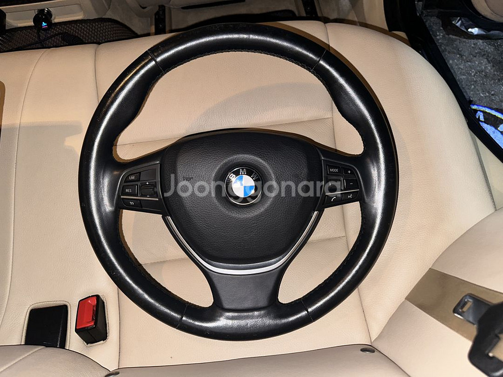 BMW F10 520d 핸들 팝니다--0