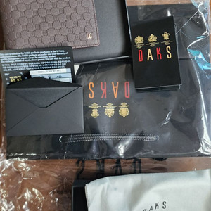 닥스 DAKS 브라운 가죽 반지갑 판매합니다