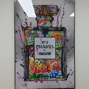 샤넬향수병오마쥬 팝아트 모던그림액자 인테리어포인트액자