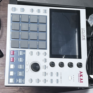 akai mpc one retro 팝니다