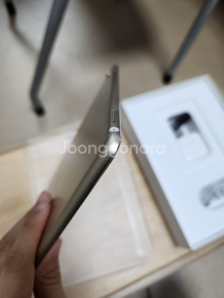 아이패드 프로 1세대 9.7 wifi 32g 판매합니다--1