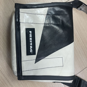 프라이탁 라씨 흰검