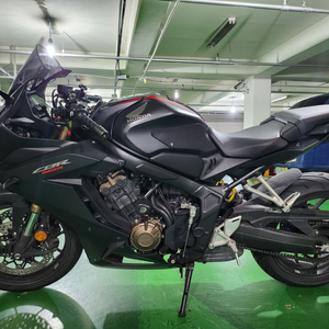 키로수적은 20년식 CBR650R 판매