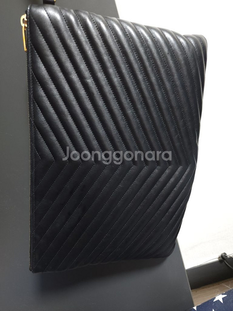 생로랑 입마틀라세 모노그램 클러치 금장 블랙--1