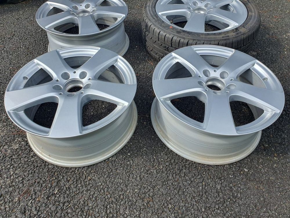 벤츠.215/45/.R17--1