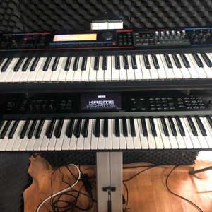 KORG KROME 61건반 팔아요.