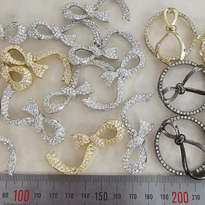 금속장식 한쪽리본 약 45~57미리 18개 일괄