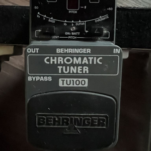 베링거 크로마틱 튜너 TU 100 Behringer