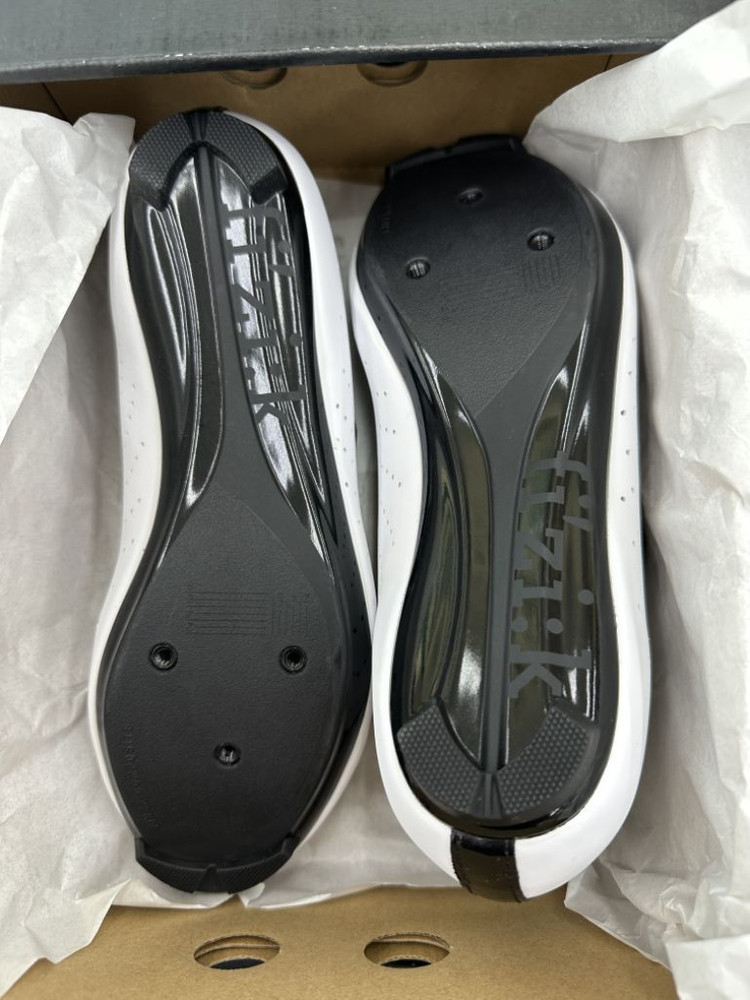 40사이즈 피직 클릿슈즈 판매합니다--1