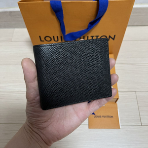 루이비통 LV 에삐 아메리고 타이가 반지갑