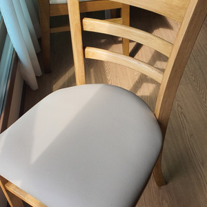 원목 의자(가죽갈이 완료)