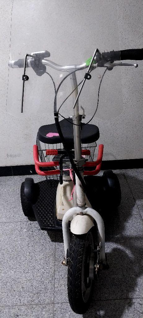 삼륜전동스쿠터