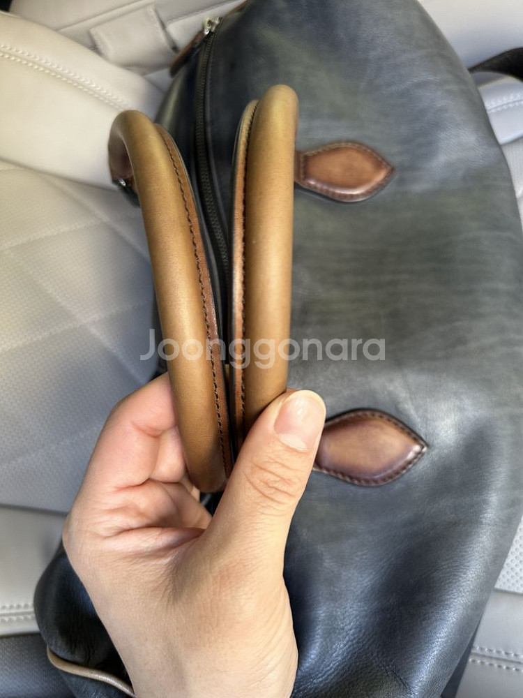 벨루티 주르 오프 트래블 백 팝니다--2