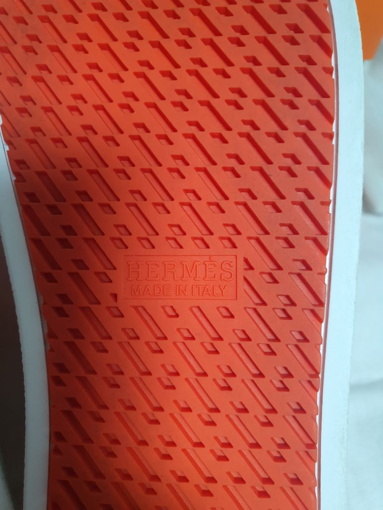 에르메스 부메랑 스니커즈 이미지