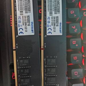 램8기가 2개. 페트리엇트 DDR4 8gb 팝니다