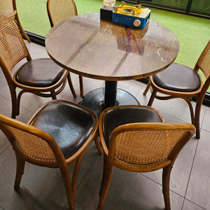 대리석 테이블, 원목의자