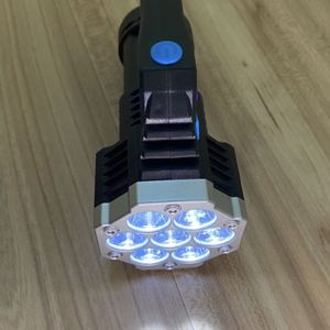 충전식 LED 랜턴(100M까지 빛 도달가능 손전등)