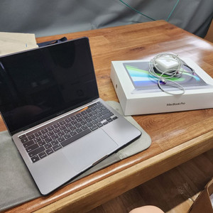 2020 맥북프로 M1 터치바 8gb 256gb 팝니다