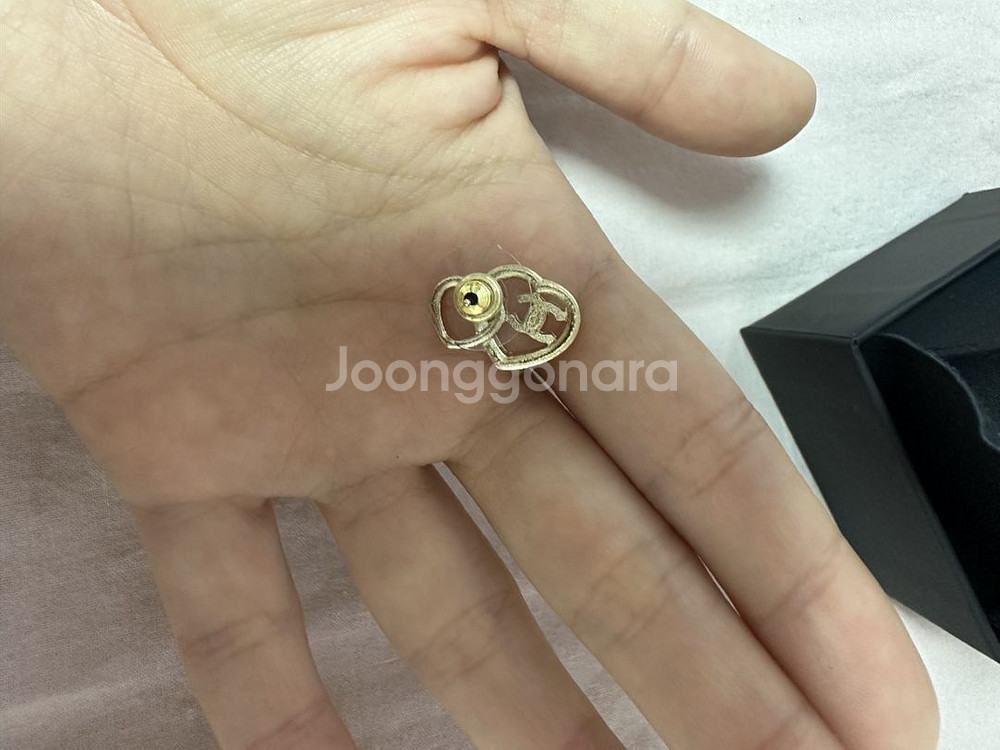 (새상품) 샤넬 하트 귀걸이 팝니다--6