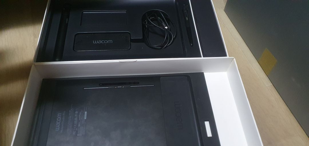 모바일 스튜디오 13인치 팝니다 이미지