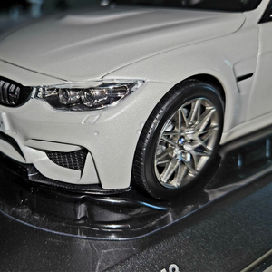 노레브 BMW F80 M3 화이트 무하자 다이캐스트 모