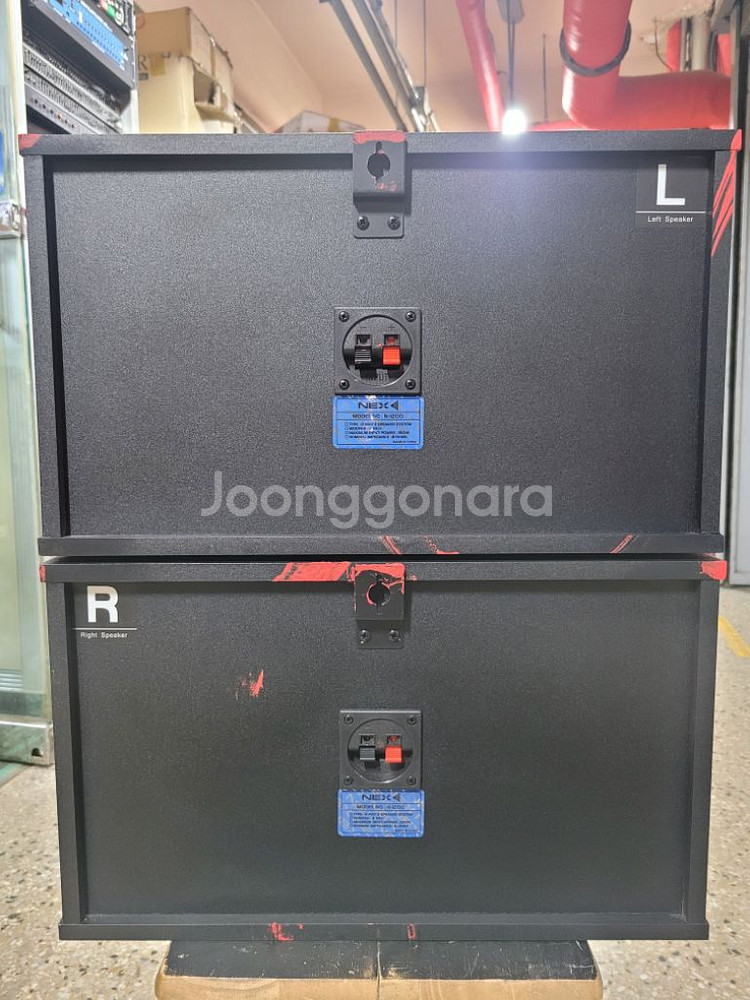 노래방 스피커 8인치 350W 1조 2개 세트 입니다.--1