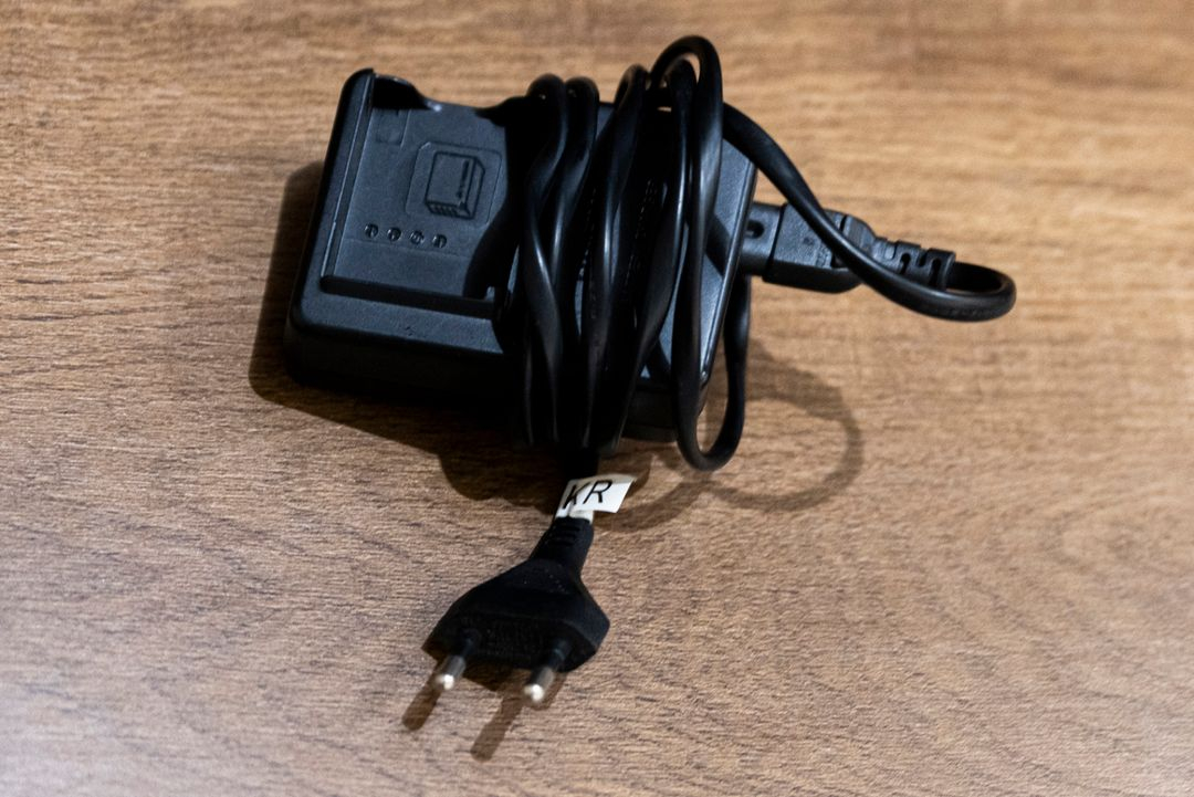 후지 카메라 충전기--1