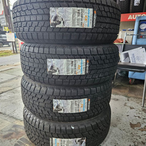 255/60R18 노르딕 스노우타이어