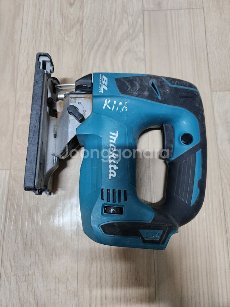 마끼다 18V 충전 직쏘 본체 DJV182--0