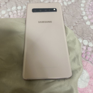 갤럭시 S10 5G 로열 골드 팝니다