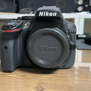 니콘 D5300 DSLR