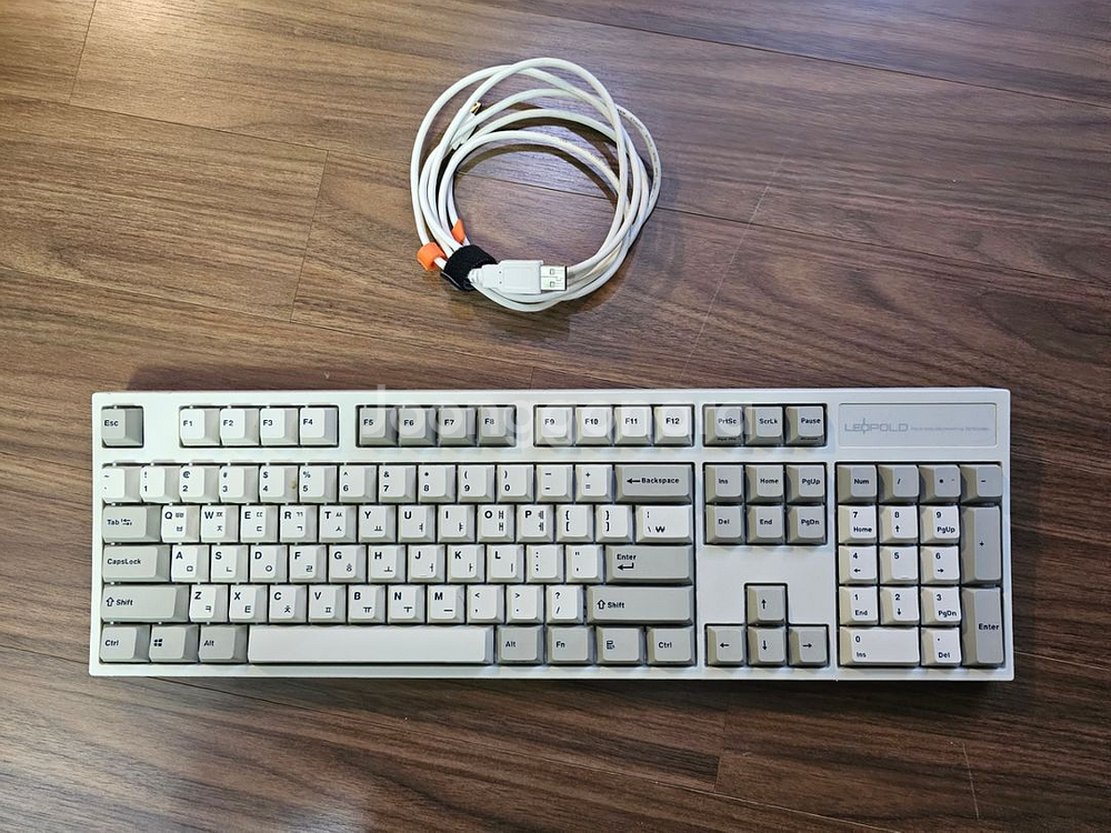 레오폴드 FC900R 청축 화이트 풀배열 팝니다.--1