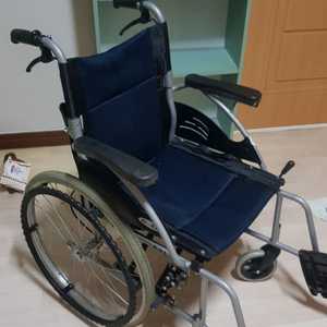 경량 접이식 휠체어 e2