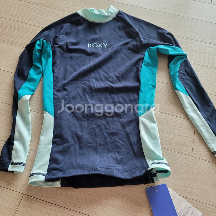 (새상품)ROXY래쉬가드90--0