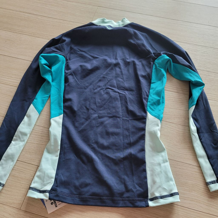 (새상품)ROXY래쉬가드90--1