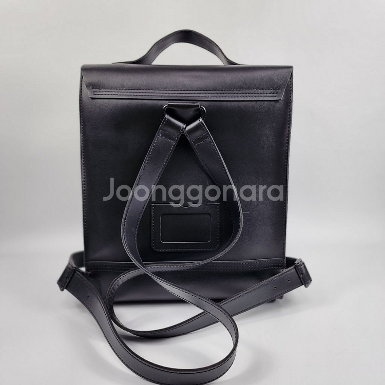 정품 닥터마틴 백팩 통가죽 상태최상--3