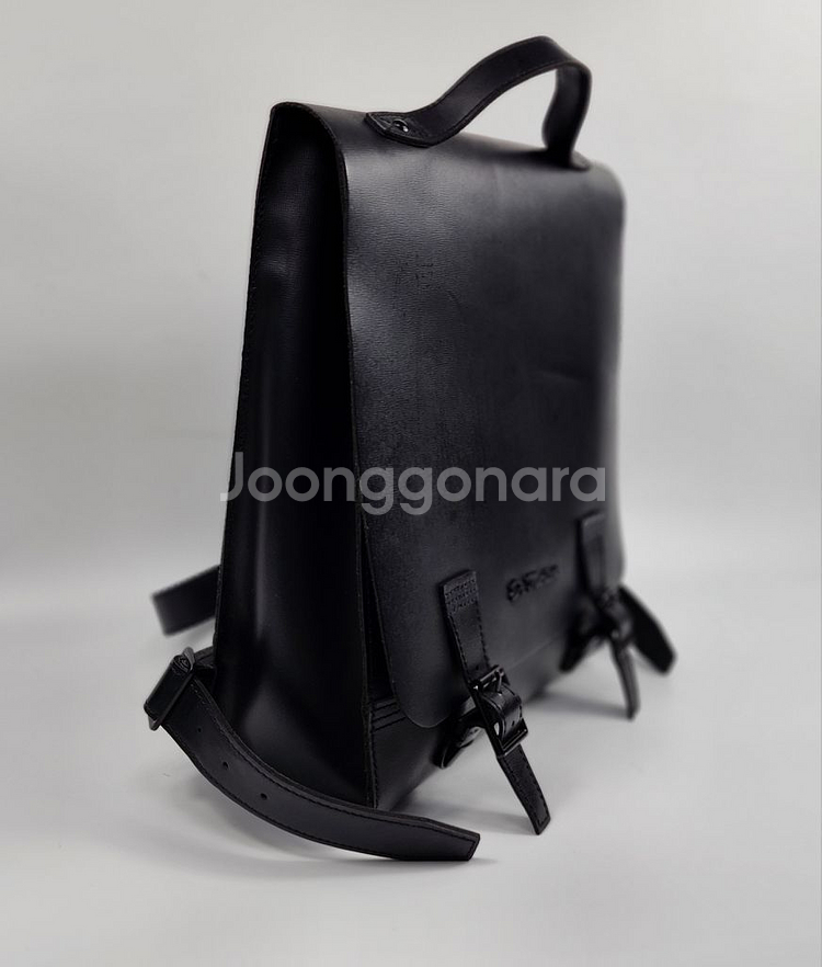 정품 닥터마틴 백팩 통가죽 상태최상--2