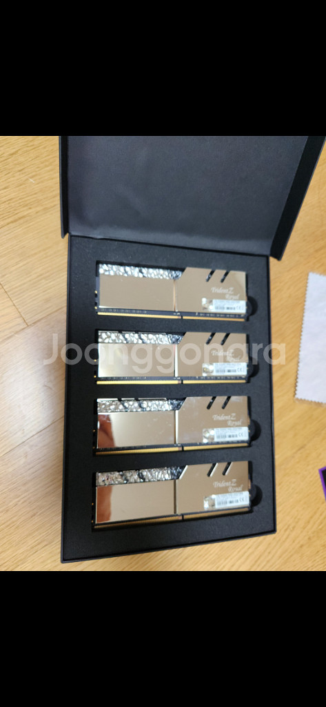 지스킬 ddr4 로얄 8x432g 판매합니다--0