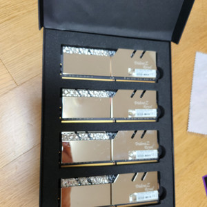 지스킬 ddr4 로얄 8x432g 판매합니다