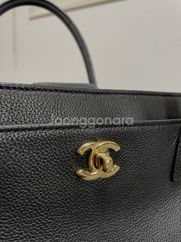 샤넬 서프백 금장 18번대--1
