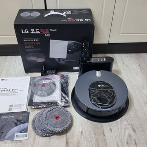 LG 코드제로 M9 물걸래 전용 로봇청소기 팝니다. ~