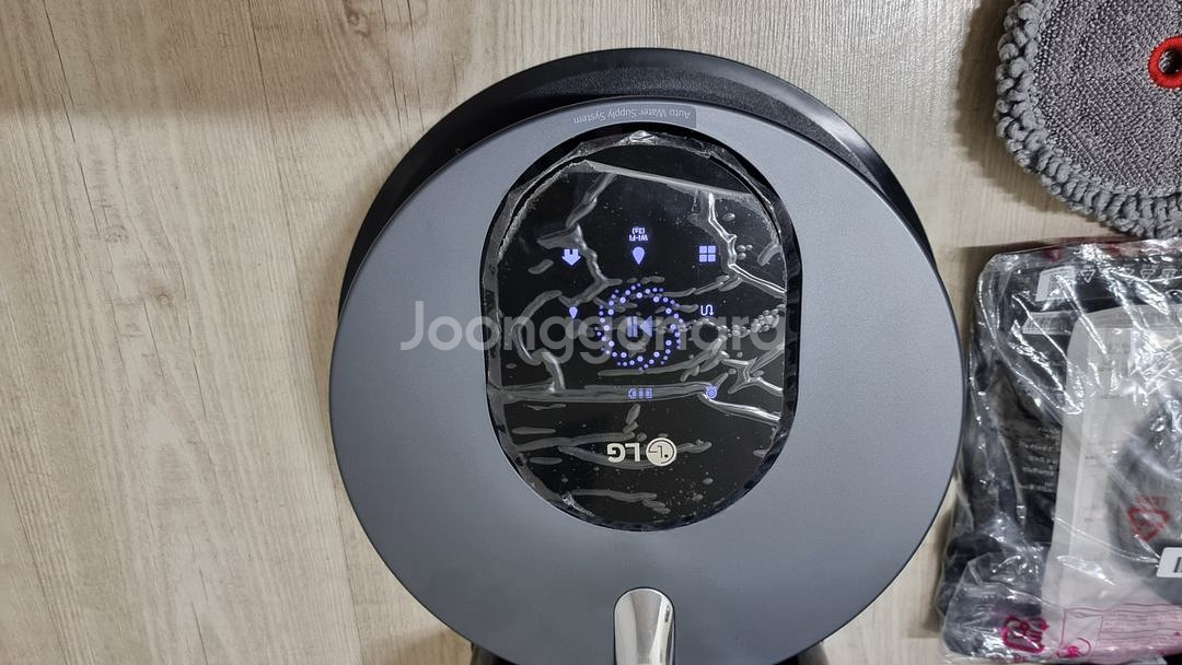 LG 코드제로 M9 물걸래 전용 로봇청소기 팝니다. ~--1
