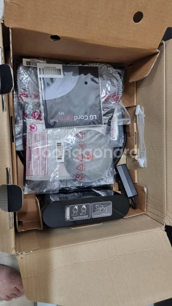 LG 코드제로 M9 물걸래 전용 로봇청소기 팝니다. ~--4